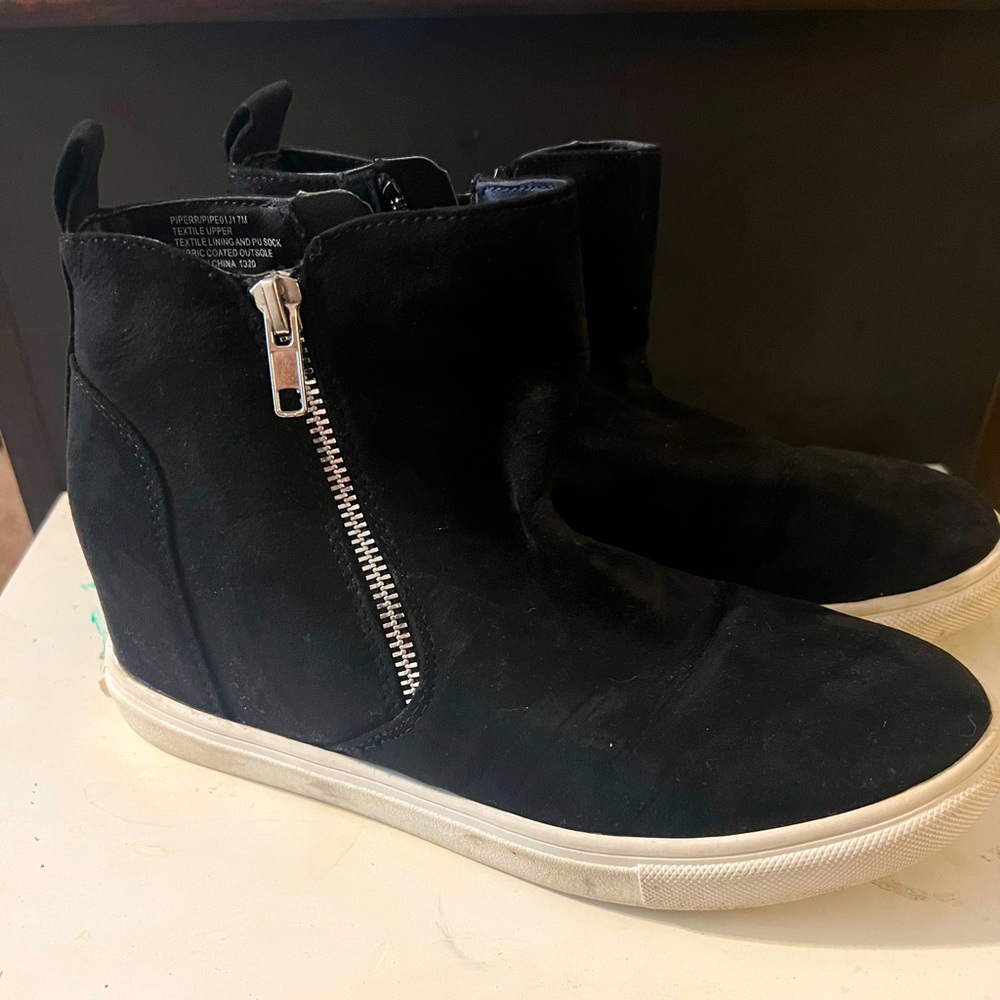 Black size 7 wedge sneakers